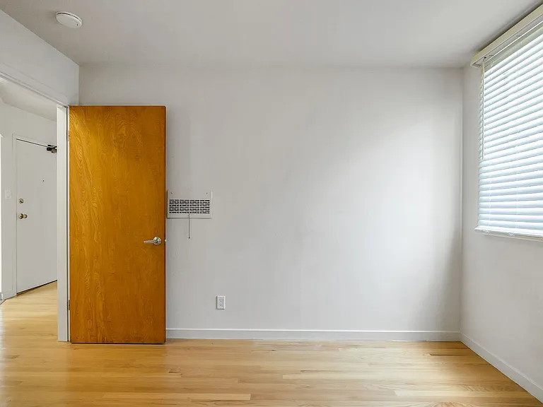 679 Green Street — Photo 16