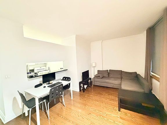 4th image of 400 E 90th St APT 17A