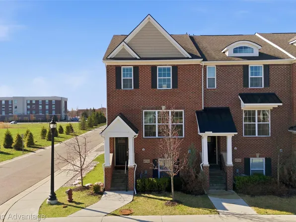 47701 Hillcrest Dr, Plymouth, MI 48170