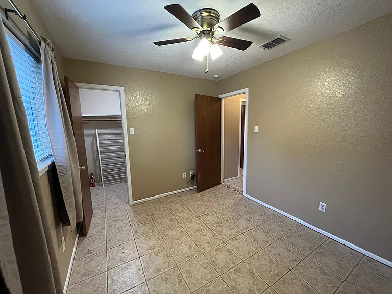 2118 Meadowgrove Dr — Photo 22