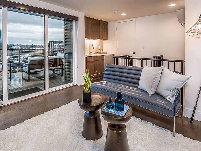 Park Central Townhomes - 4 Stories, 3 bedrooms, 31/2 bathrooms, 2 car garage and a rooftop deck w... — Photo 7