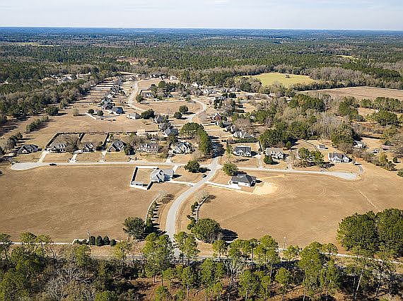 4th image of 100 Heards Pond Ln