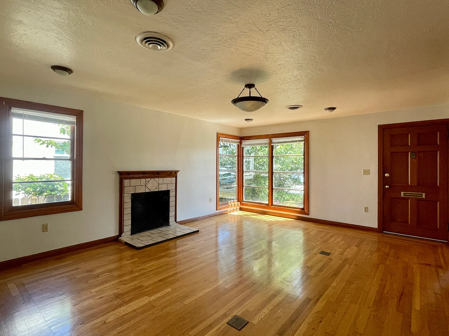 2 bed, 667 sqft, $1,950 — Photo 4