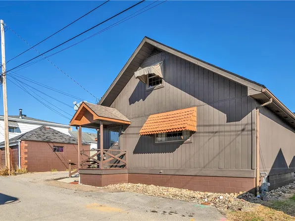 372 1/2 Lincoln Ave, Leechburg, PA 15656