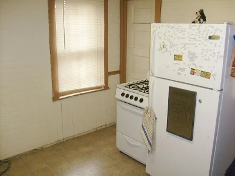 539 W Doty St — Photo 3
