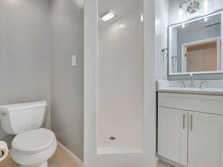 1360 Kenyon St NW #B — Photo 13