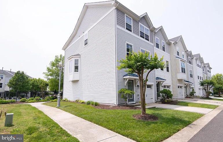 1st image of 329 Shipyard Dr