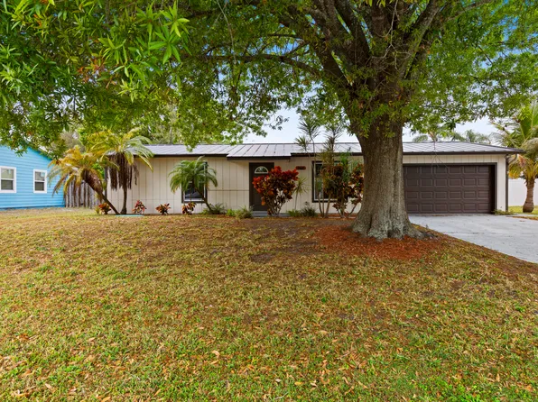 762 NE Lanfair Street, Port St Lucie, FL 34983