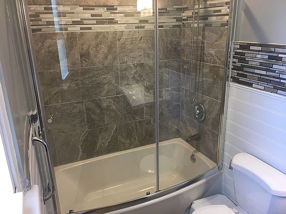 4th image of 7687 Pinehurst Dr