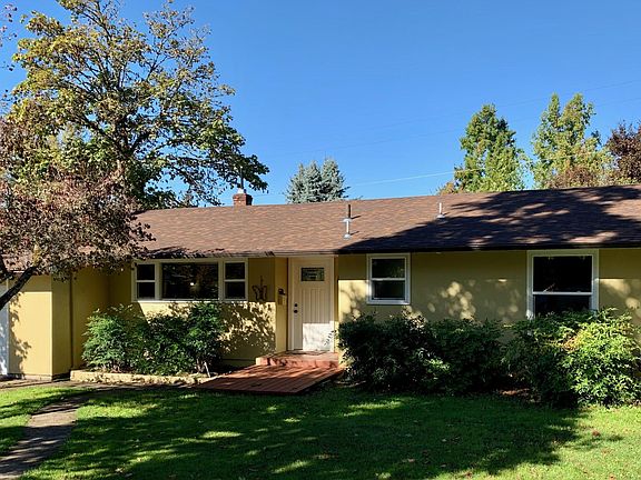 Friendly St. neighbourhood family home.