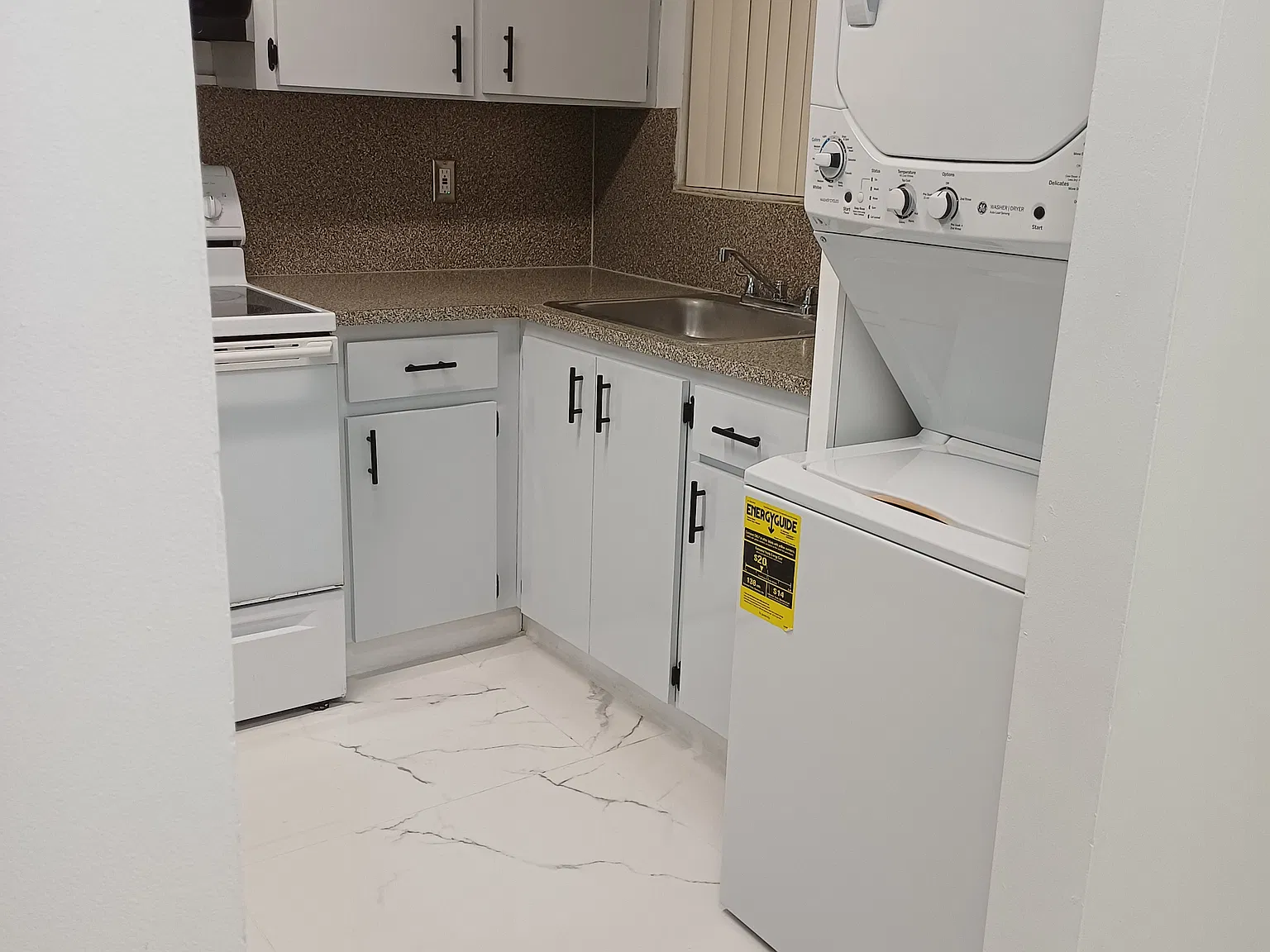 2 bed, 1.5 bath, 860 sqft, $2,100 — Photo 4