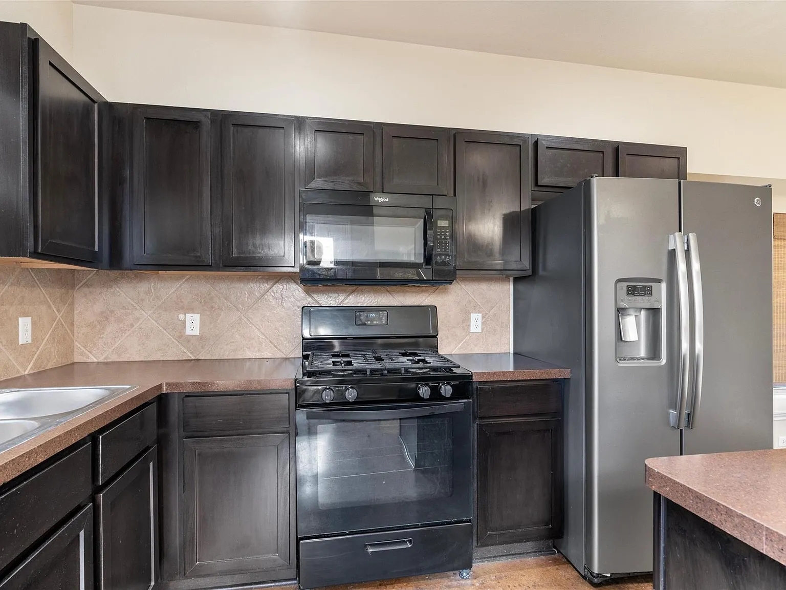 3 bed, 2.0 bath, 1408 sqft, $1,725 — Photo 3