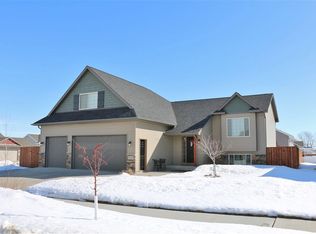 2721 Heritage Dr, Minot, ND 58703