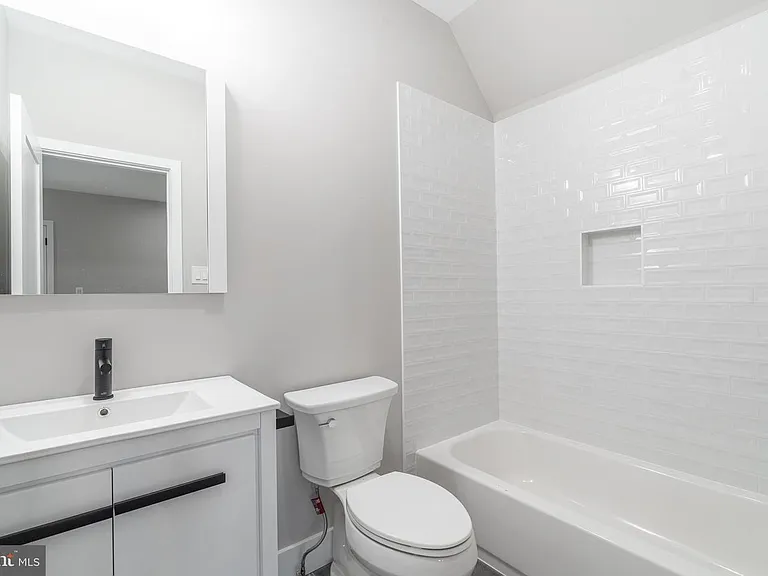 1715 Montrose St #2 — Photo 7