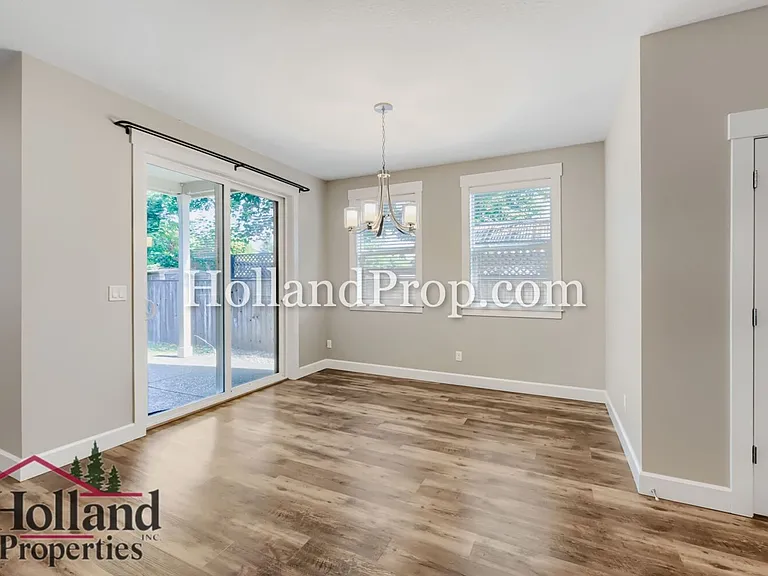 131 NE 30th Ave — Photo 5