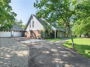1817 Shadowwood Dr, College Station, TX 77840
