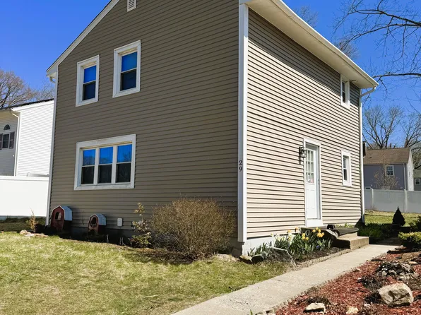 29 Gem Dr, Willimantic, CT 06226