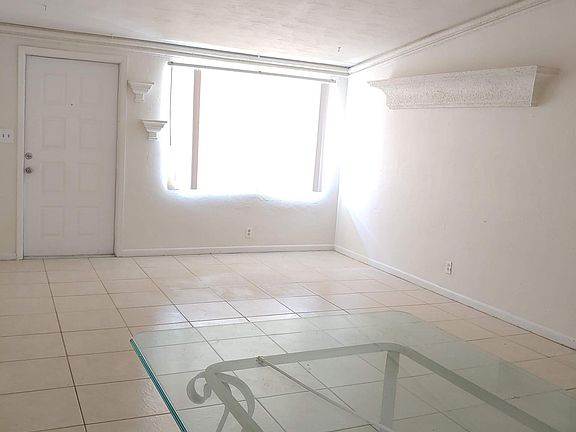 5th image of 80 Crescent Lake Dr