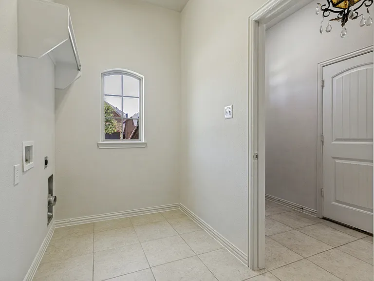531 Catherine Ln — Photo 17