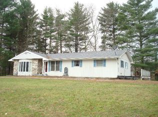 882 Carters Ridge Rd, Spruce Pine, NC 28777