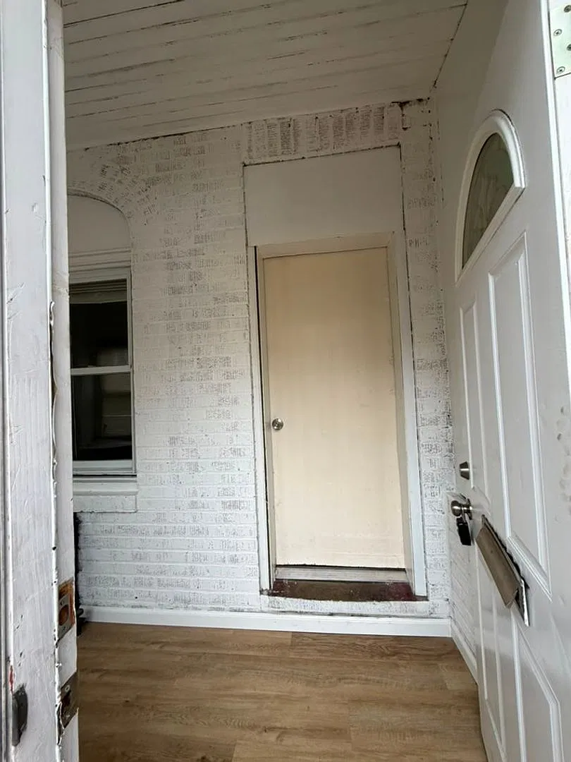 1327 Chase St — Photo 3