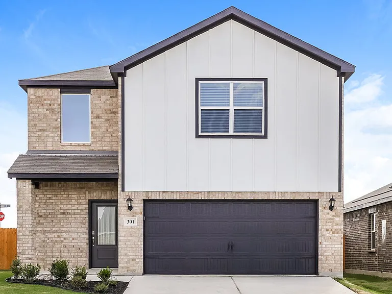 301 Patton Ln — Photo 1