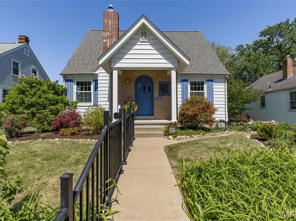 1044 Tompkins St, Saint Charles, MO 63301
