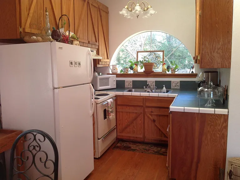 22067 FM 16 W #B — Photo 23