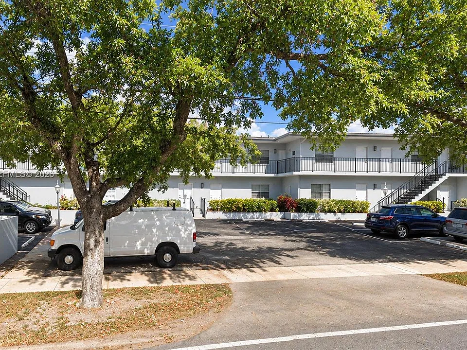 4291 NW 9th Ave #104