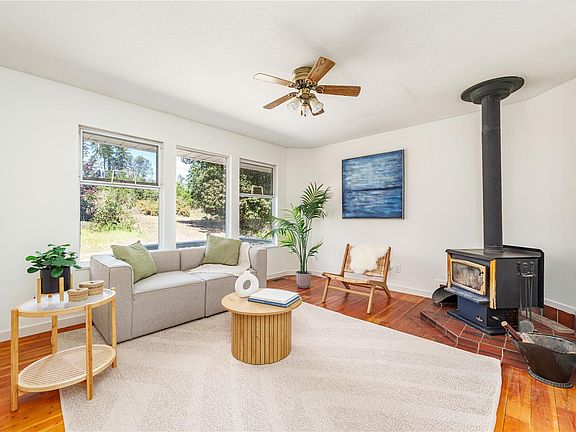 2nd image of 2362 Nanoose Rd