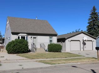 1208 4th St SW, Minot, ND 58701