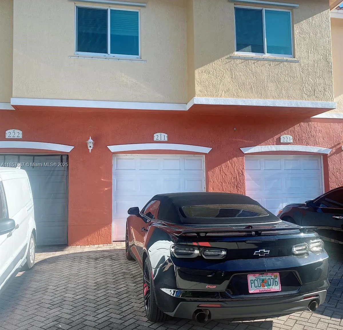 3 bed, 1600 sqft, $3,100 — Photo 1