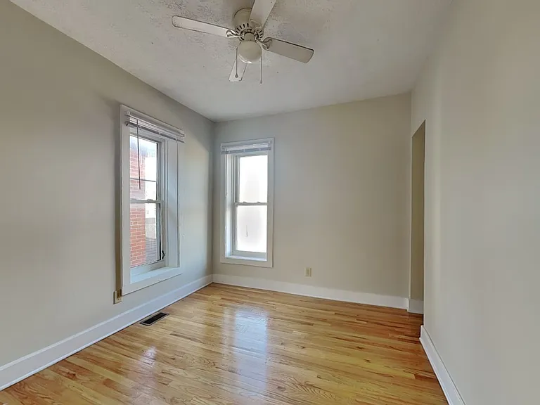 1365 Indianola Ave — Photo 10