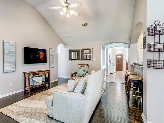 3rd image of 2701 Pinto Dr