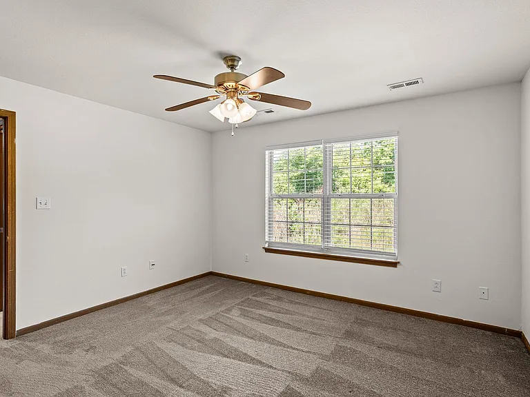 701-703 Glenstone Dr. — Photo 25