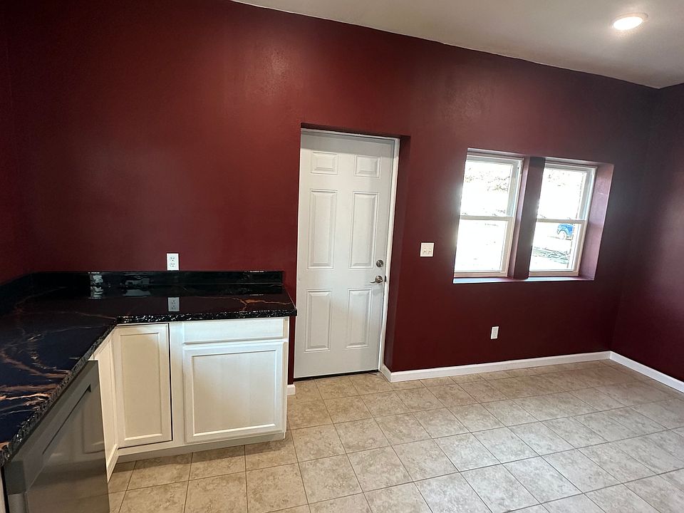 Kichen dining room ara to the right big enough for a large dining room table. Door goes outside to the parking lot. Great way to bring in groceries.