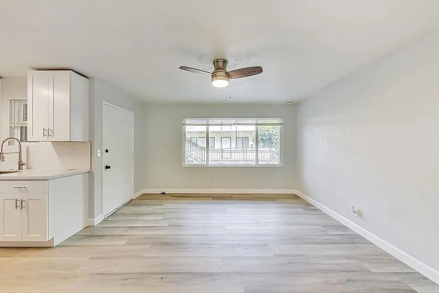 Renovated 1-Bedroom with In-Unit Laundry Near Lake Merritt — Photo 3