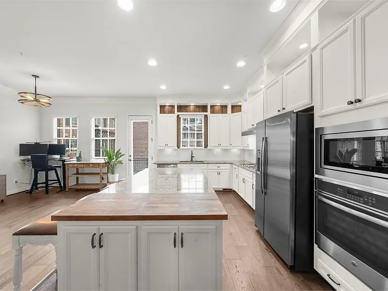 410 Rose Garden Ln — Photo 19