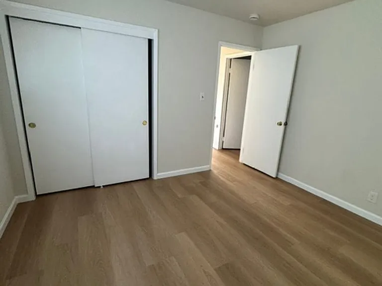1437 Ward St — Photo 10