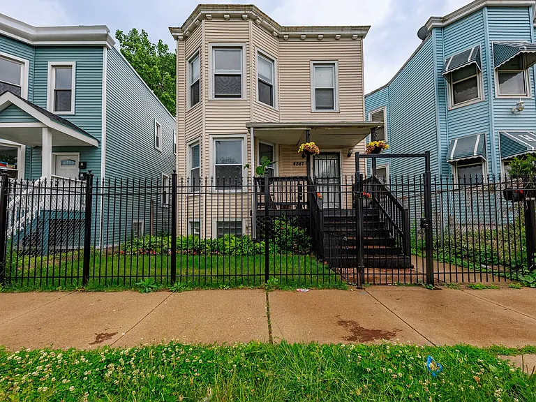 4847 W Potomac Ave #2 — Photo 1