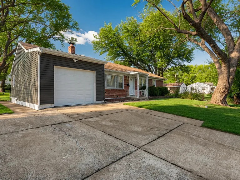 345 Aubuchon St — Photo 34