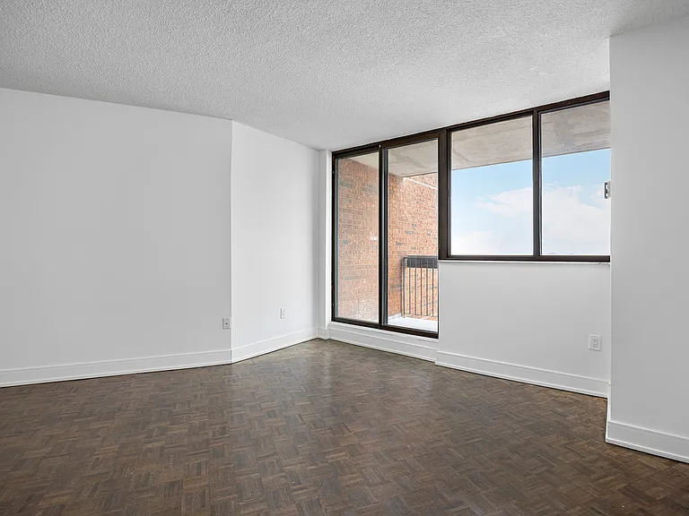 2445 The Collegeway — Photo 15