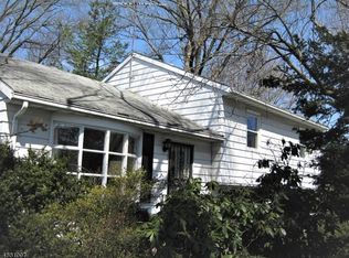 5 Riverside Dr, Denville, NJ 07834