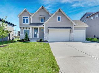 22070 W 100th Ter, Lenexa, KS 66220