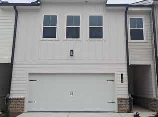 1240 Point Place Dr, Loganville, GA 30052