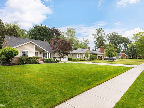 3rd image of 2820 Wildflower Dr