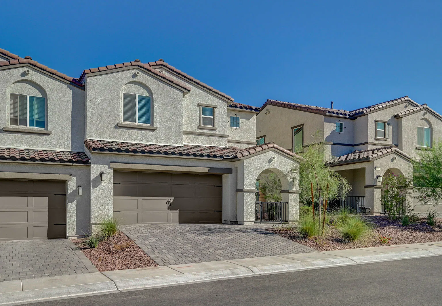3 bed, 2.5 bath, 1705 sqft, $2,075 — Photo 1