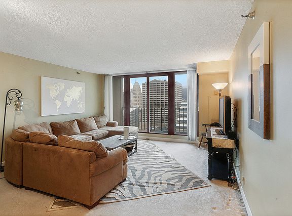 4th image of 200 N Dearborn St Unit 3608