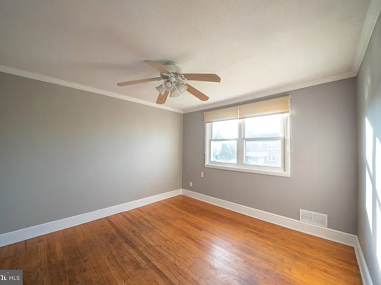 705 Eastshire Dr — Photo 27