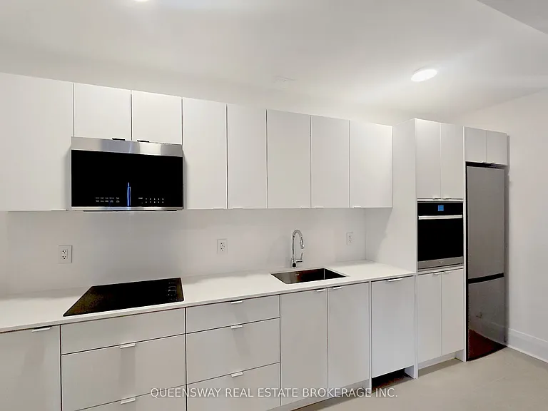 110 Wellesley St E #508 — Photo 3